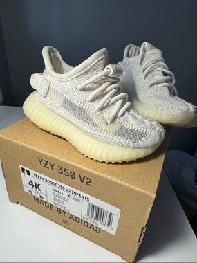 Yeezy Boost 350 V2 Kids Off-White/Cream Sneakers